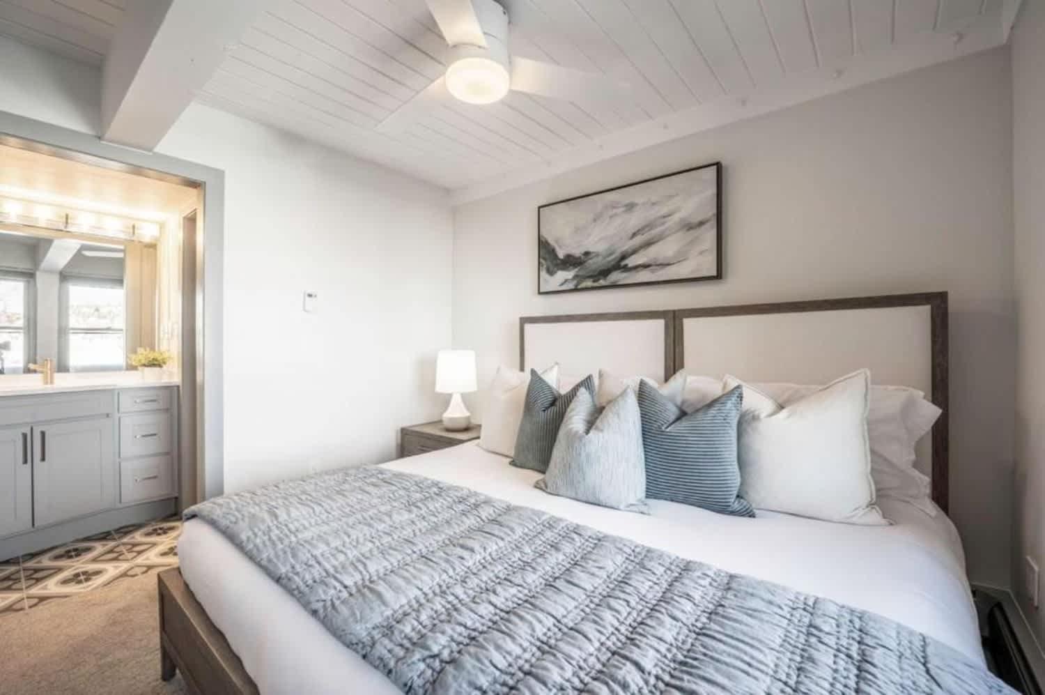 Holiday home Renovated 2 Bedroom W Hot Tub -mountain Views!