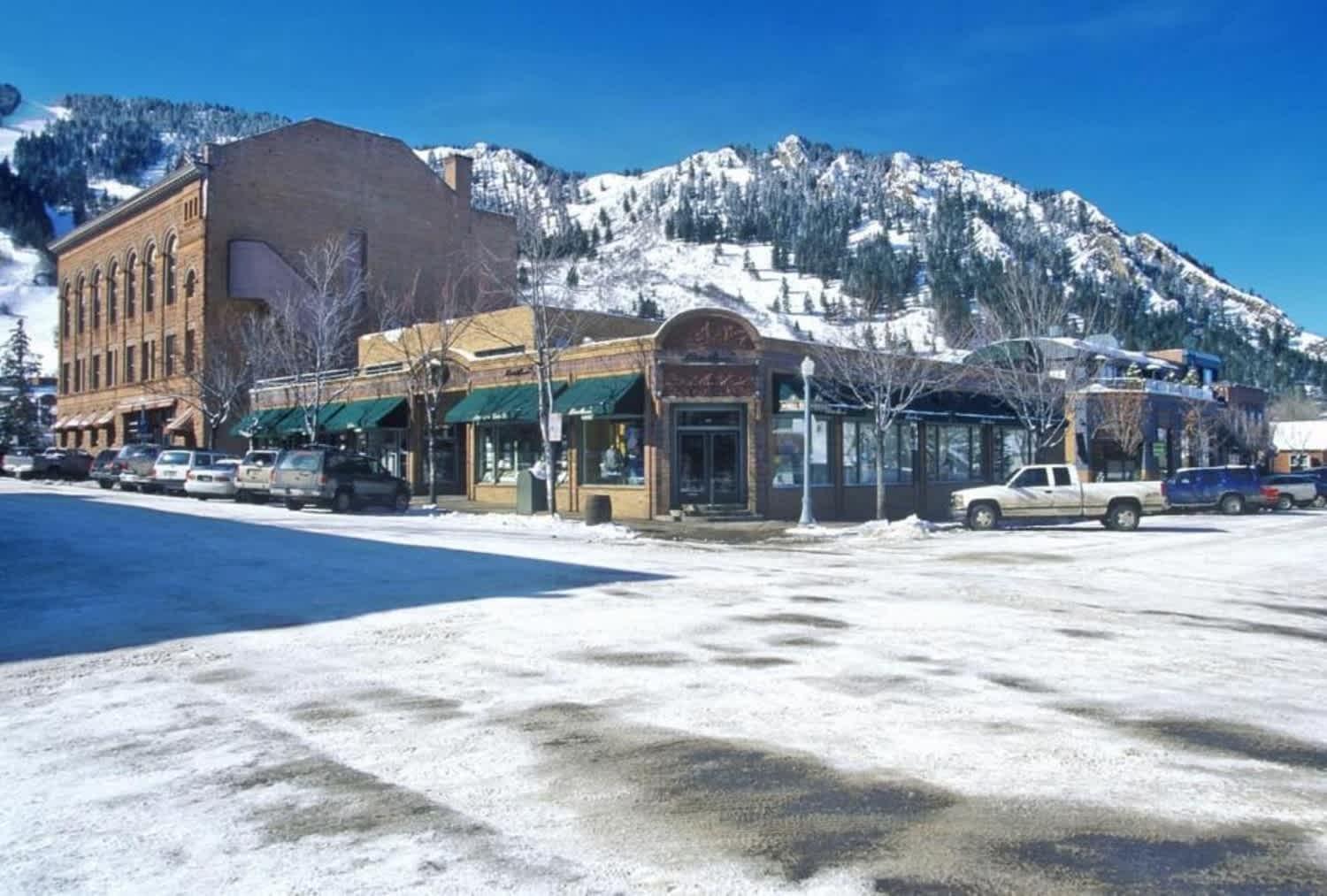 Apartment 3 Bedroom Penthouse With Hot-tub - Mountain Views!