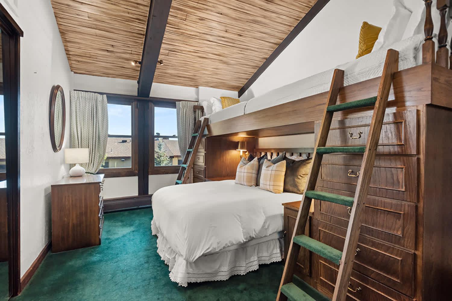Apartment 3 Bedroom Penthouse With Hot-tub - Mountain Views! Snowmass Village