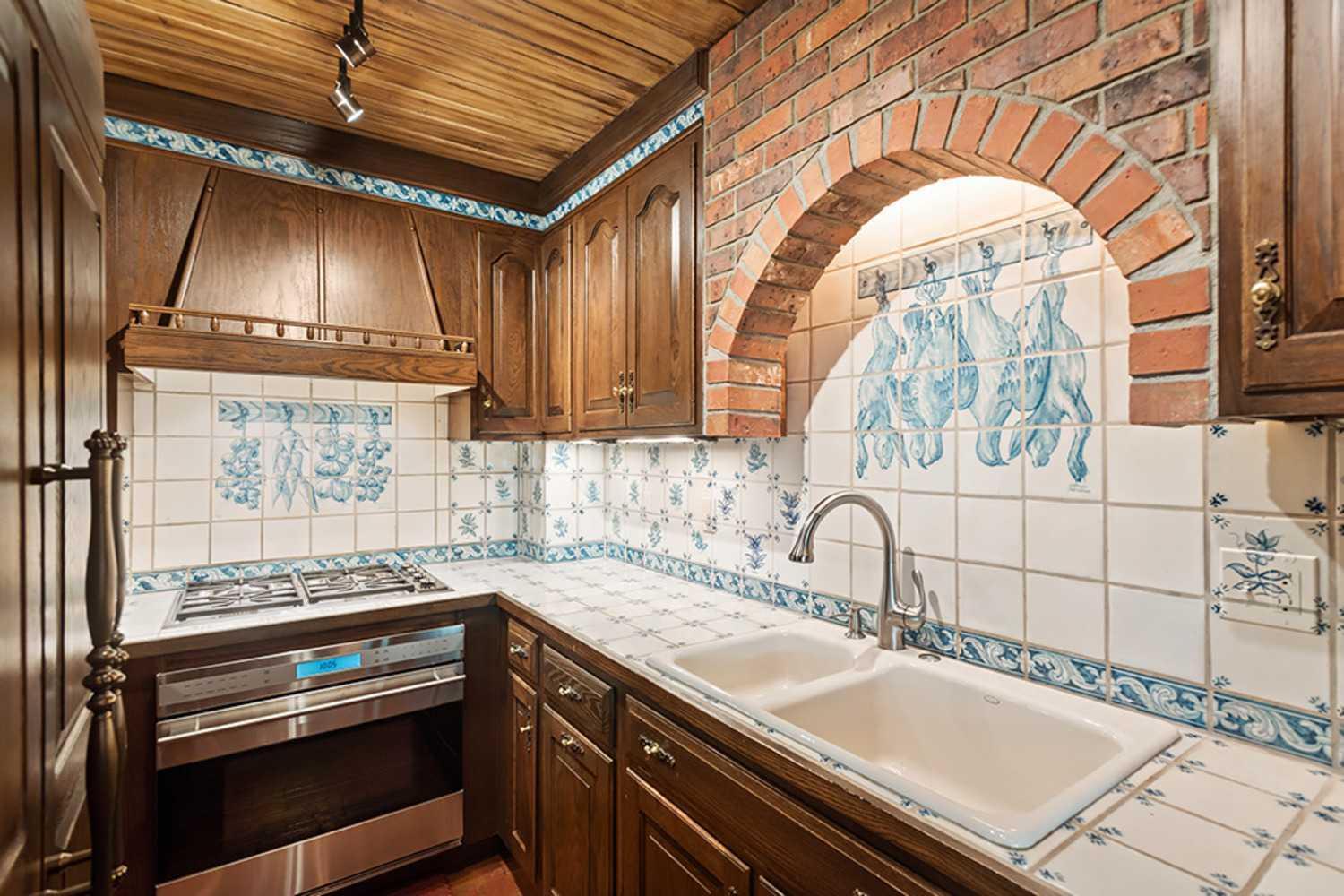 3 Bedroom Penthouse With Hot-tub - Mountain Views! *