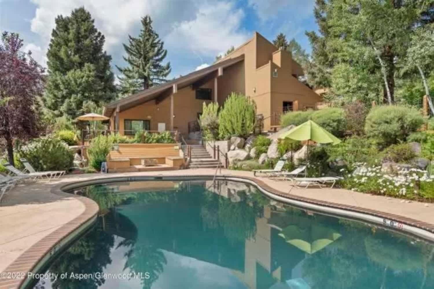New Listing Just Renovated 3br 3ba Apartment