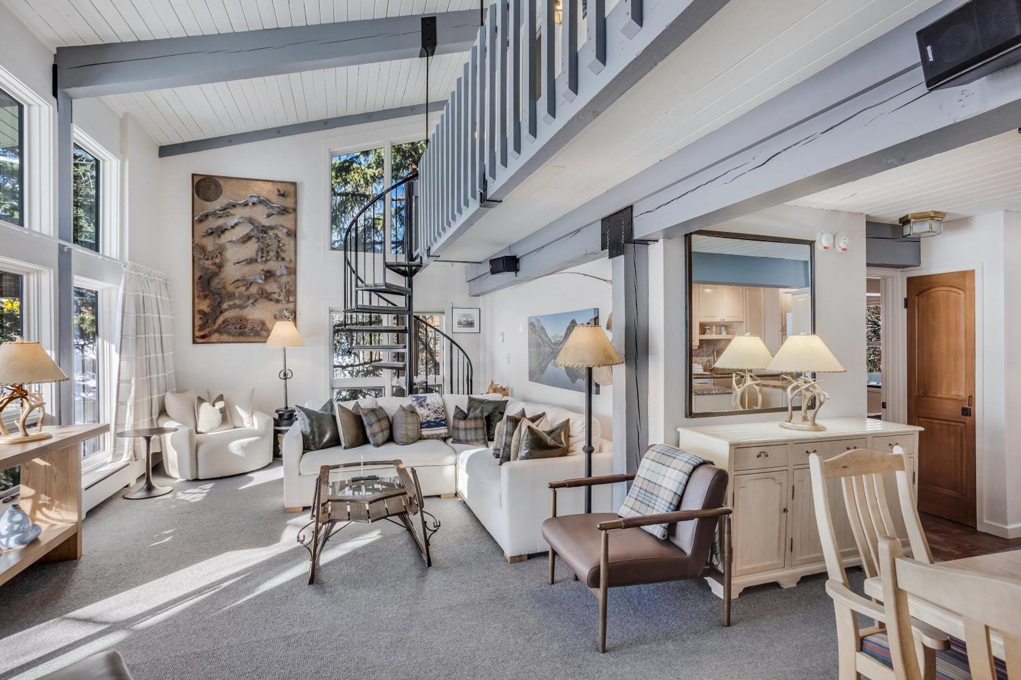 Holiday home Interlude 3-bedroom Unit 304 *