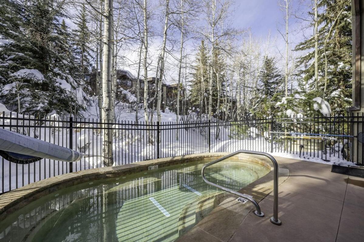 3 Bedroom Penthouse With Hot-tub - Mountain Views! *