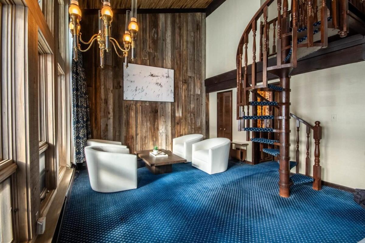 3 Bedroom Penthouse With Hot-tub - Mountain Views! Apartment