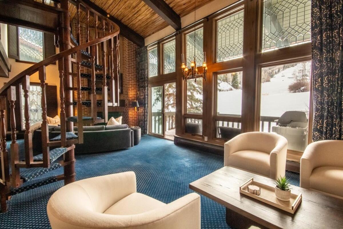 Apartment 3 Bedroom Penthouse With Hot-tub - Mountain Views!