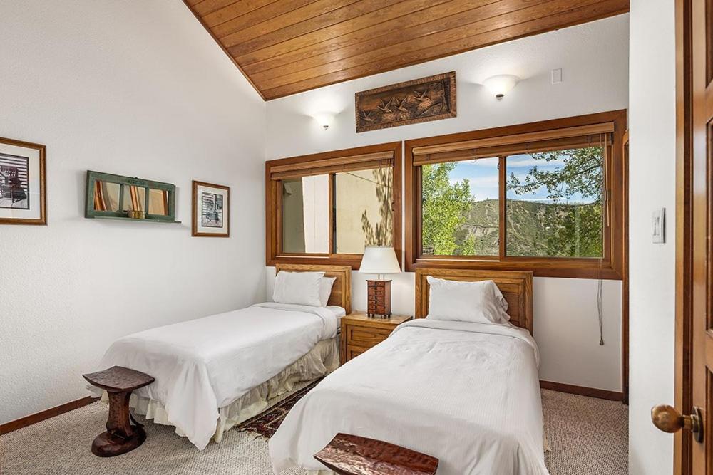 Poolside Townhome 14 With Serene Views By The Woodrun V Snowmass Village