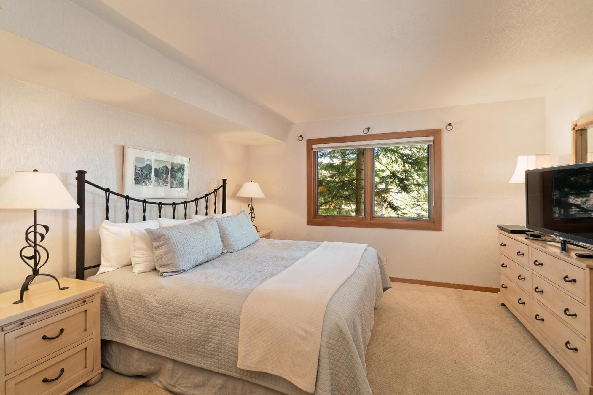 Townhome With Ski-in Access Near Pool And By The Woodrun V Holiday home *