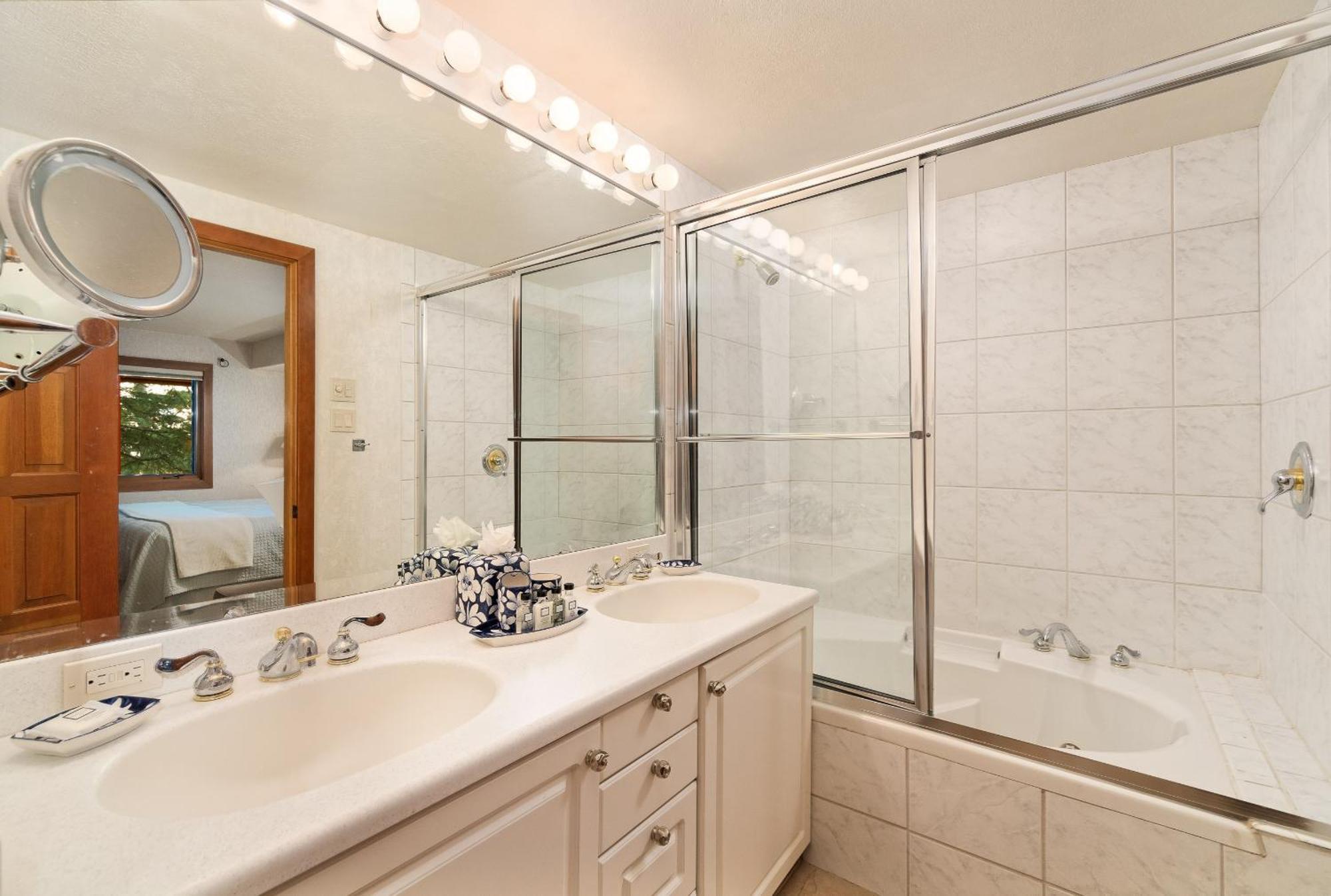 Townhome With Ski-in Access Near Pool And By The Woodrun V *