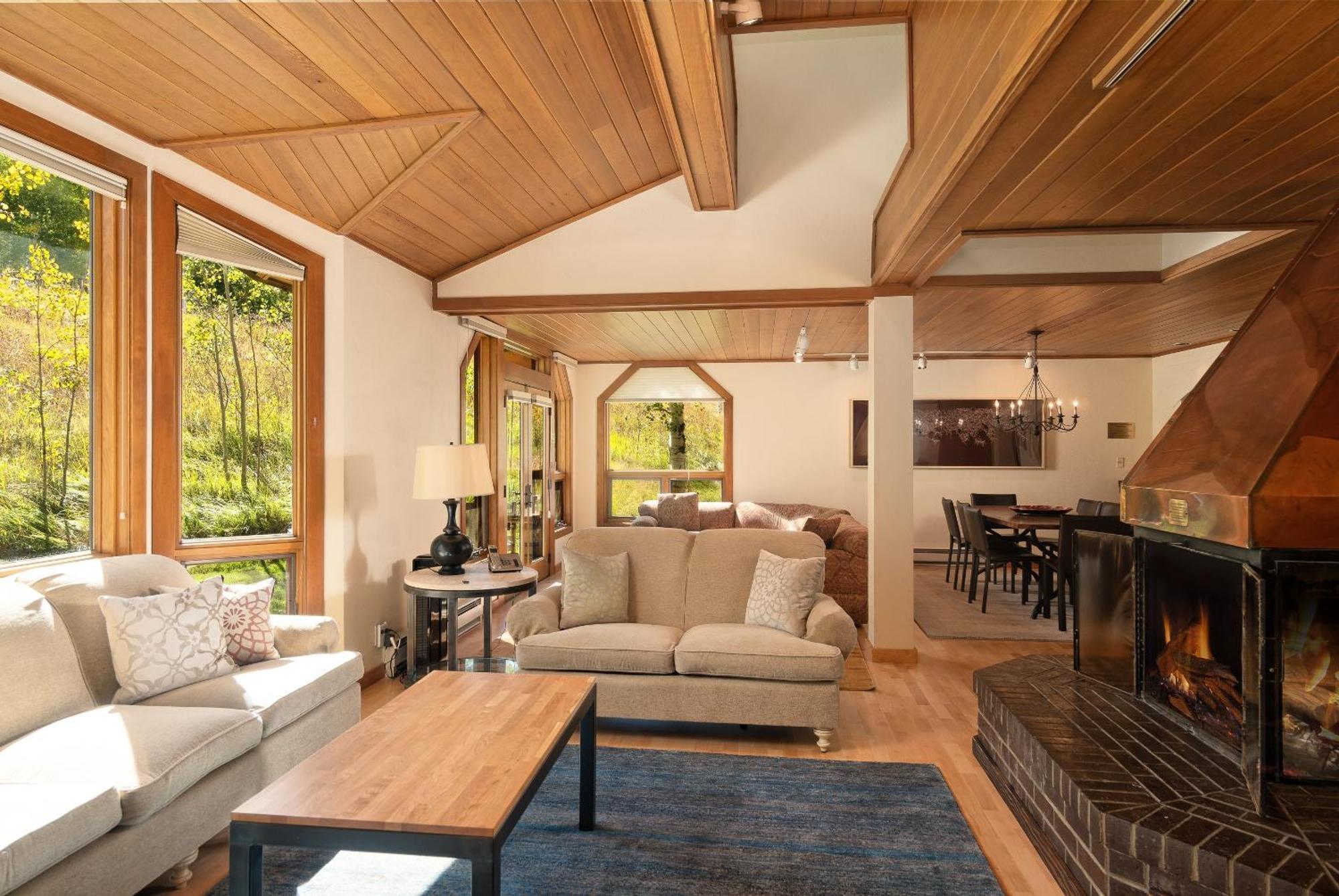 Townhome With Ski-in Access Near Pool And By The Woodrun V Holiday home