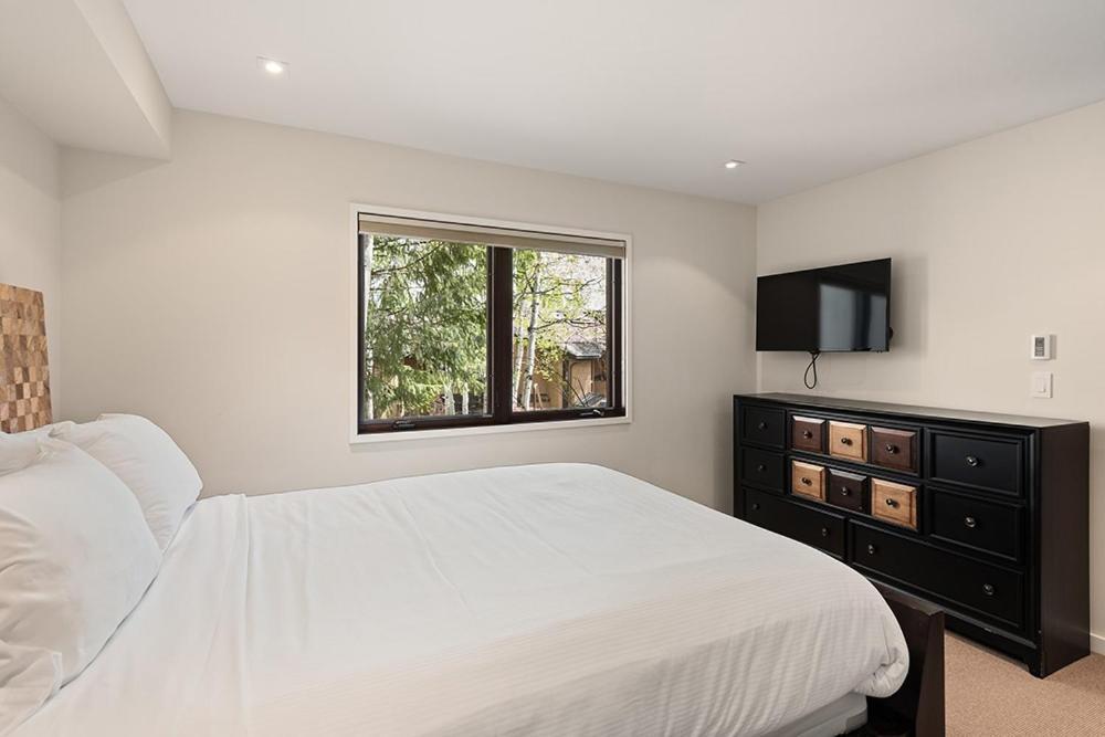Luxurious Townhome With Fanny Hill And Access By The Woodrun V Holiday home
