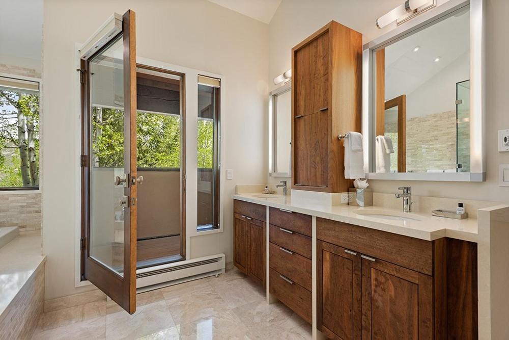 Luxurious Townhome With Fanny Hill And Access By The Woodrun V Holiday home *