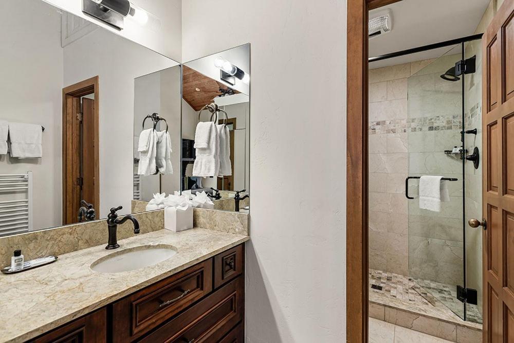 Modern Elegance Townhome With Ultimate Access By The Woodrun V Holiday home Snowmass Village