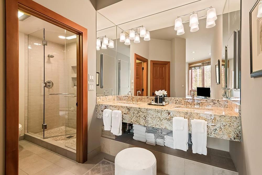 Convenient Snowmass View Townhome With Access By The Woodrun V *