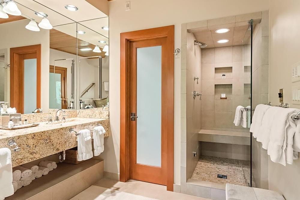 Convenient Snowmass View Townhome With Access By The Woodrun V Snowmass Village