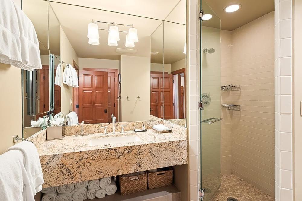 Convenient Snowmass View Townhome With Access By The Woodrun V * Snowmass Village