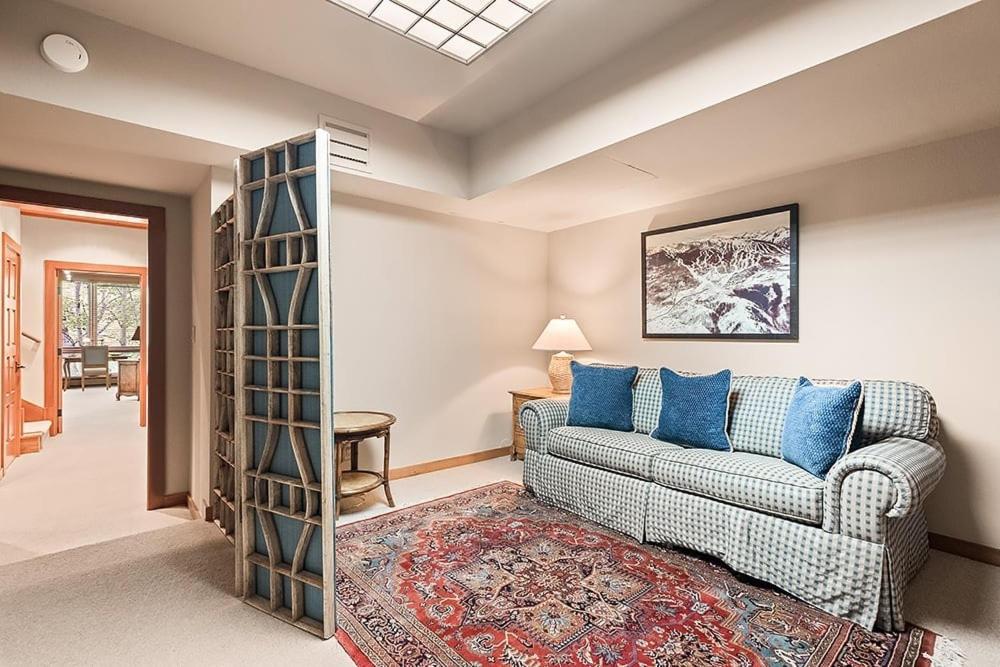 Convenient Snowmass View Townhome With Access By The Woodrun V Holiday home *