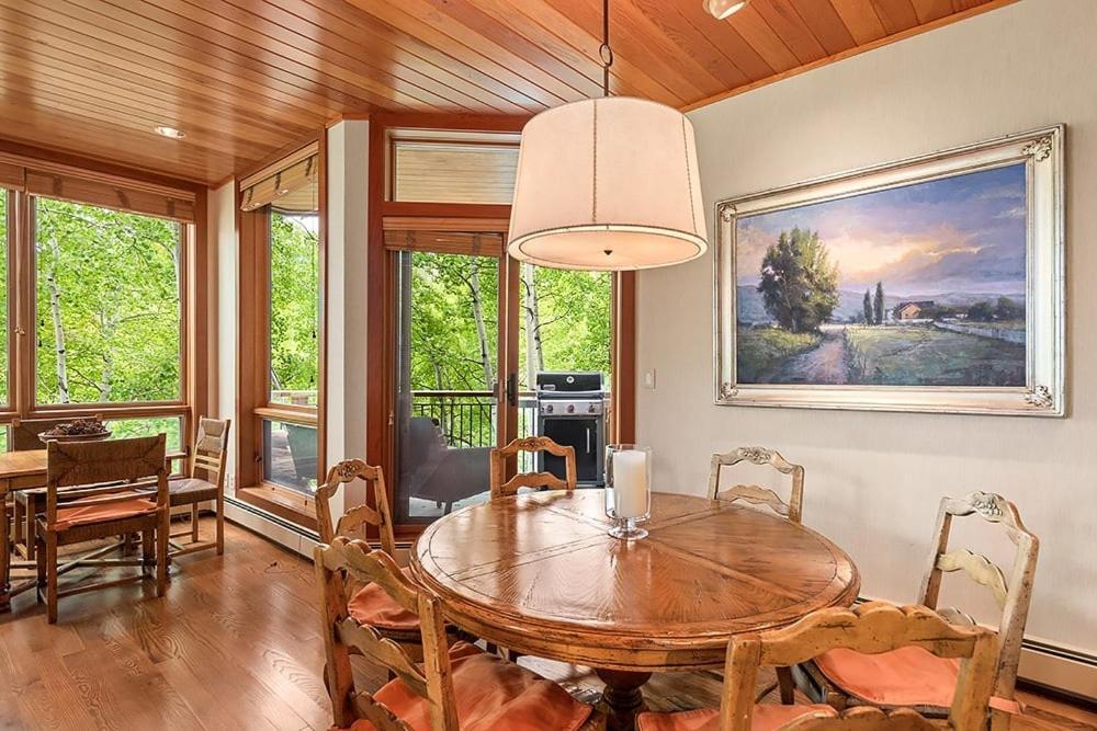 Convenient Snowmass View Townhome With Access By The Woodrun V *