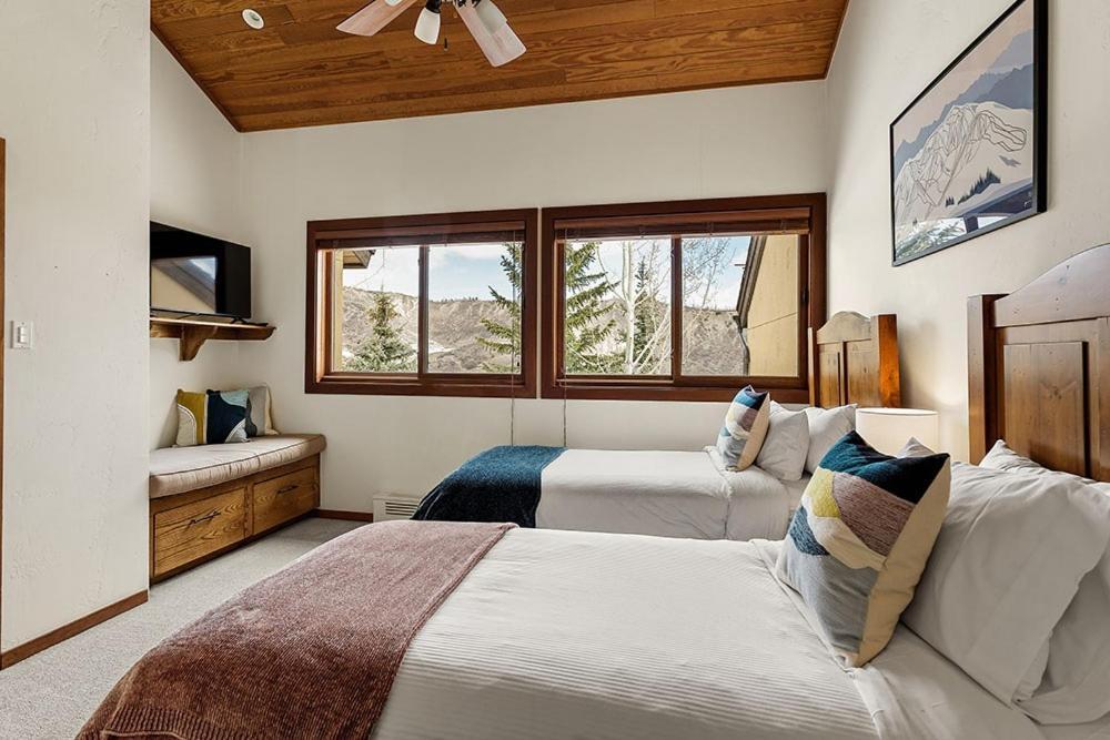 Modern Elegance Townhome With Ultimate Access By The Woodrun V Snowmass Village