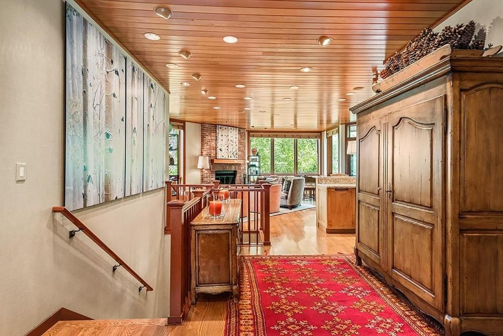 Convenient Snowmass View Townhome With Access By The Woodrun V