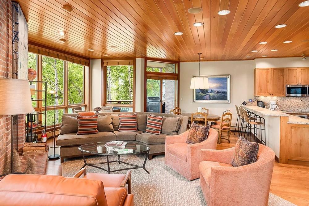 Holiday home Convenient Snowmass View Townhome With Access By The Woodrun V Snowmass Village