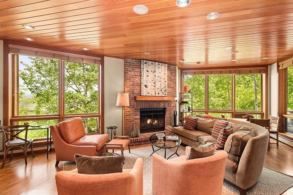 Convenient Snowmass View Townhome With Access By The Woodrun V * Snowmass Village