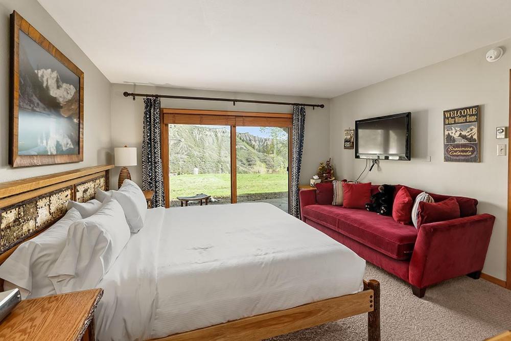 Ski-in Ski-out Luxury In The Heart Of Snowmass By The Woodrun V *