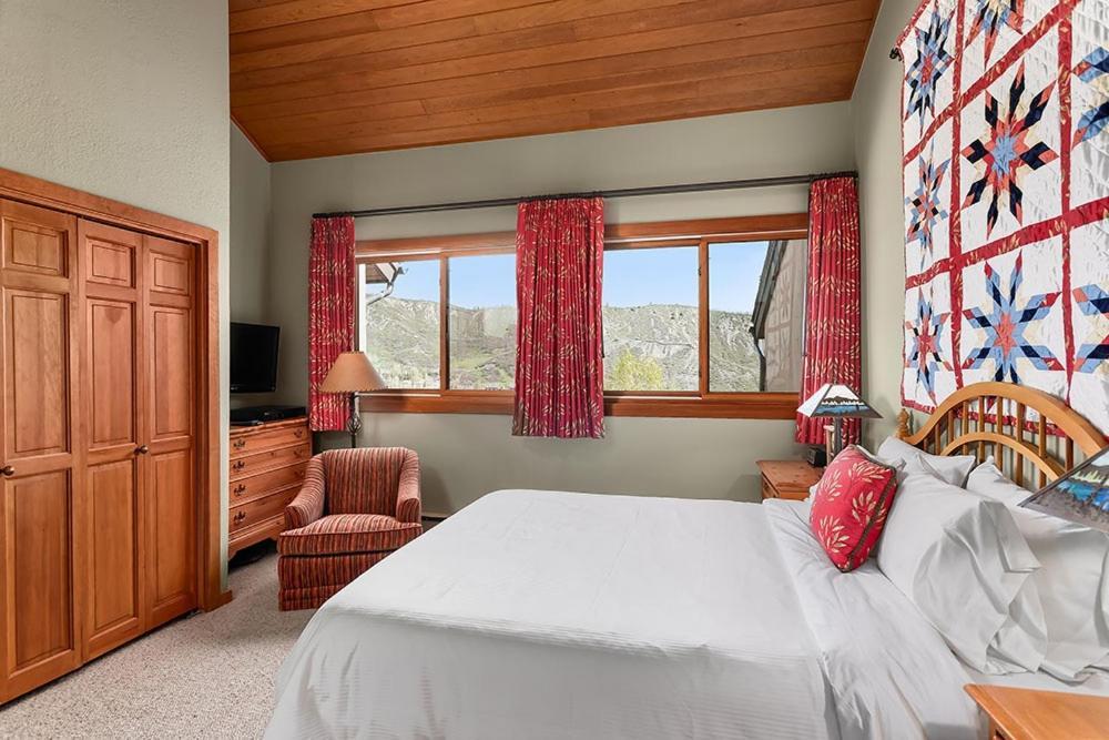 Ski-in Ski-out Luxury In The Heart Of Snowmass By The Woodrun V
