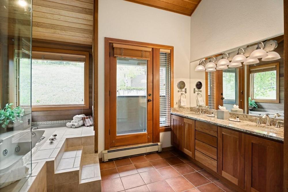 Lovely Snowmass View Townhome With Access By The Woodrun V Holiday home *