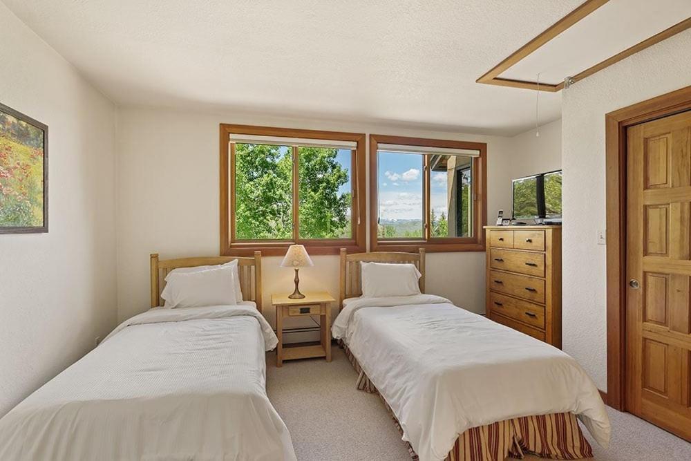 Lovely Snowmass View Townhome With Access By The Woodrun V Snowmass Village