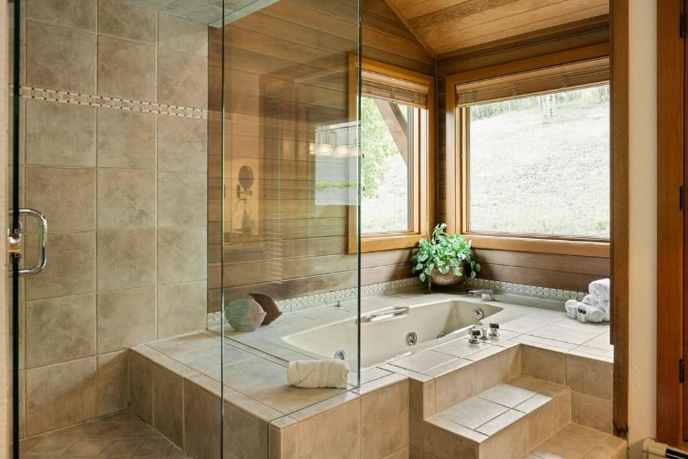 Lovely Snowmass View Townhome With Access By The Woodrun V
