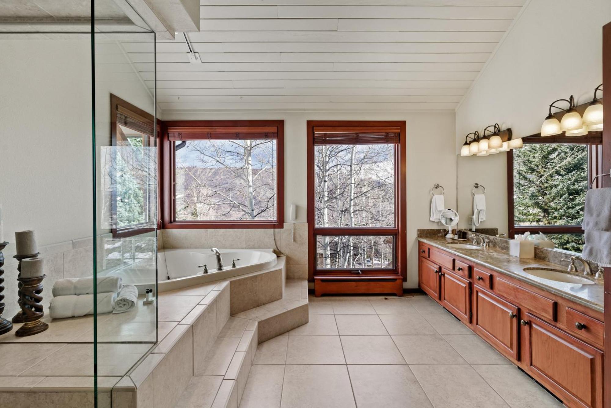 Ski-in Ski-out Townhome Near Adam's Ave Access By The Woodrun V *