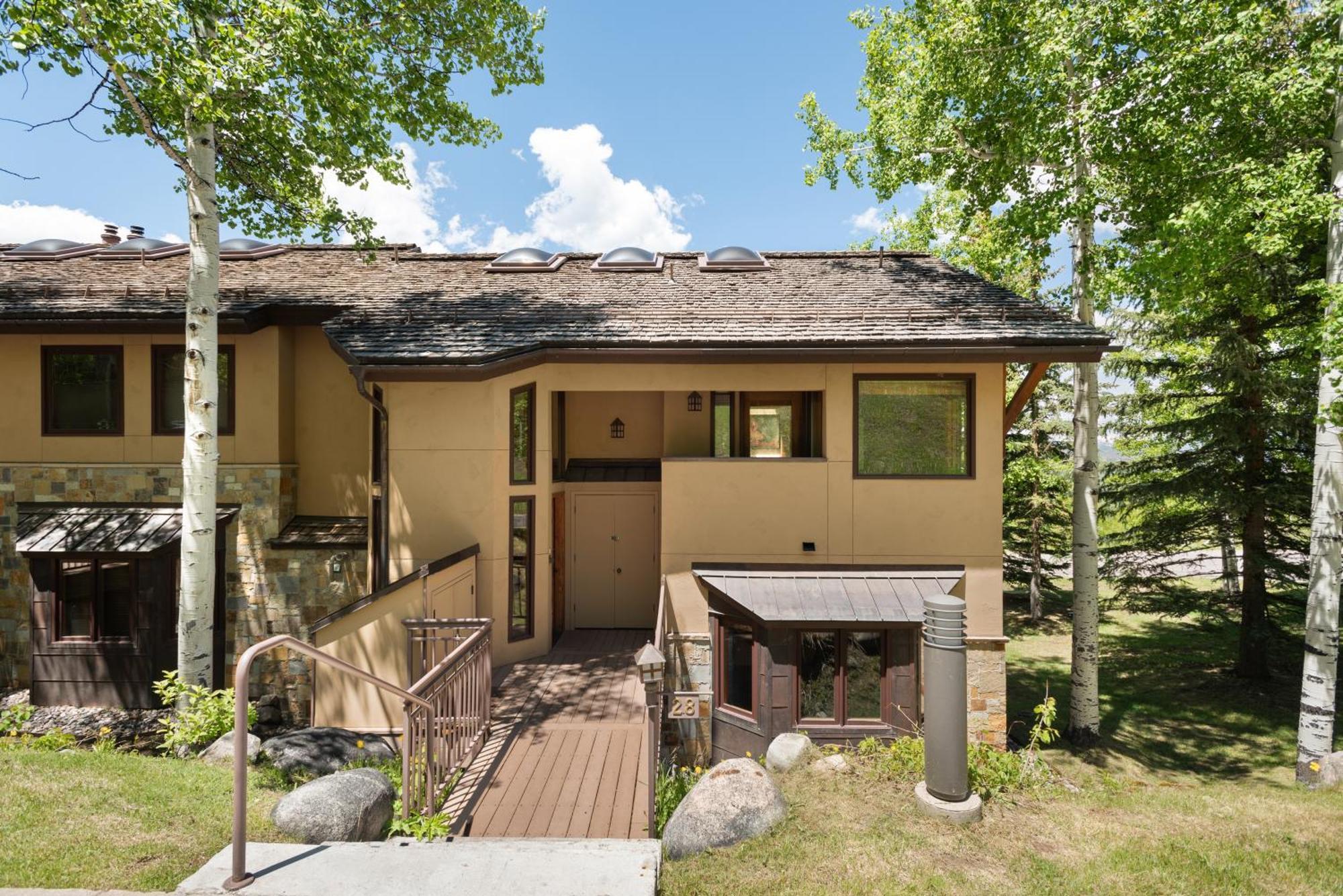 Lovely Snowmass View Townhome With Access By The Woodrun V