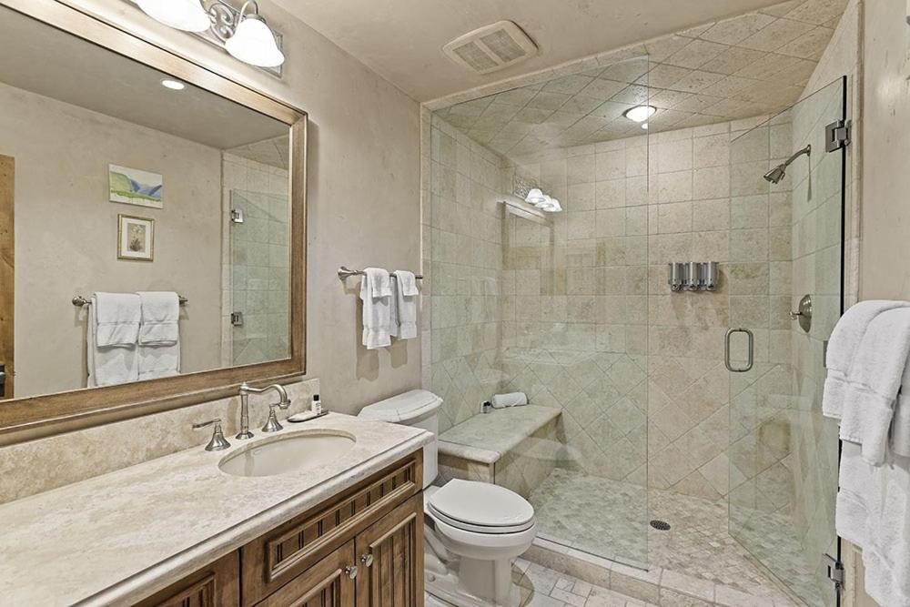 Elegant Access Townhome With Snowmass Views By The Woodrun V