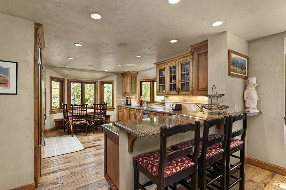 Elegant Access Townhome With Snowmass Views By The Woodrun V Holiday home *