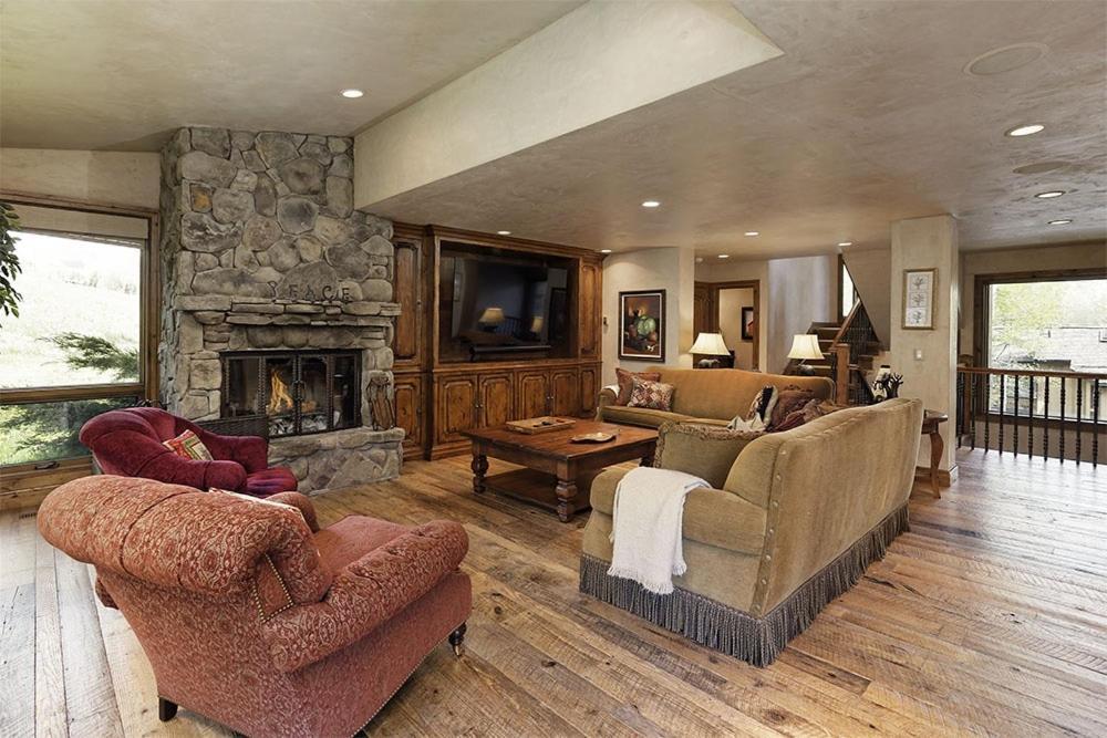 Elegant Access Townhome With Snowmass Views By The Woodrun V *
