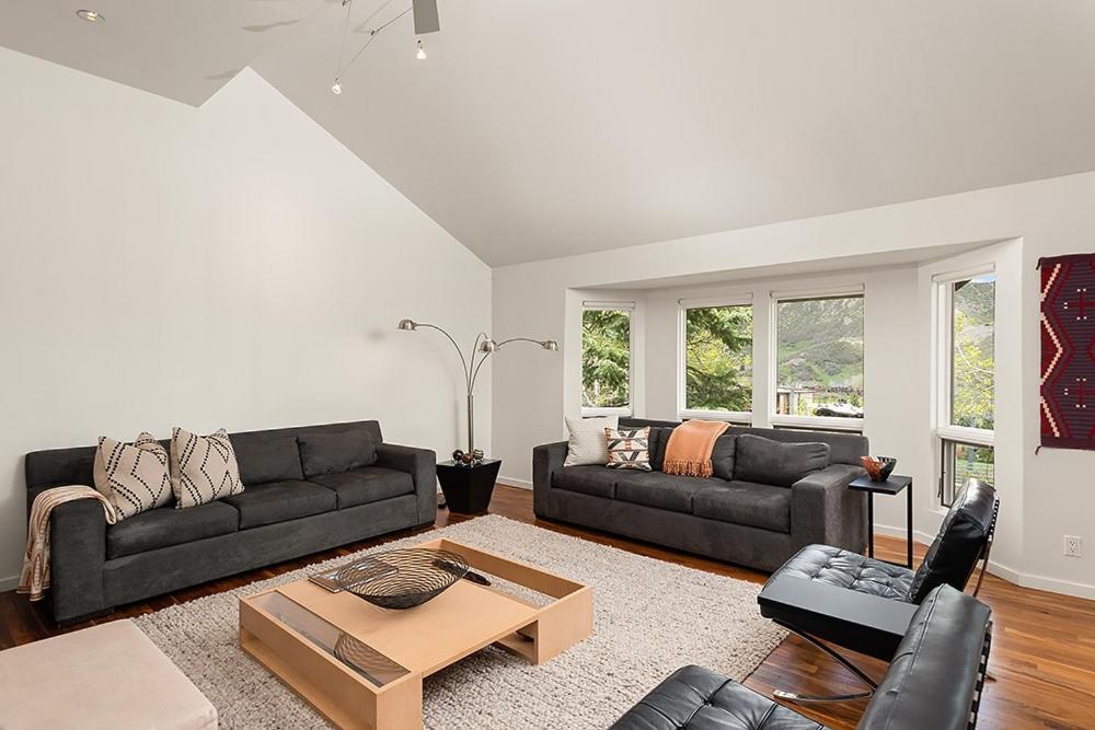 Timeless Ski-in Ski-out Snowmass Mountain Townhome By The Woodrun V *