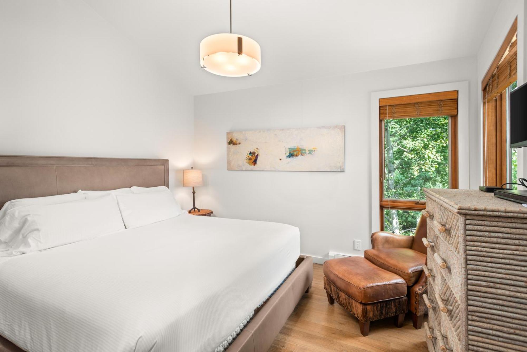 Newly Remodeled Ski-in Out Snowmass View Townhome By The Woodrun V *
