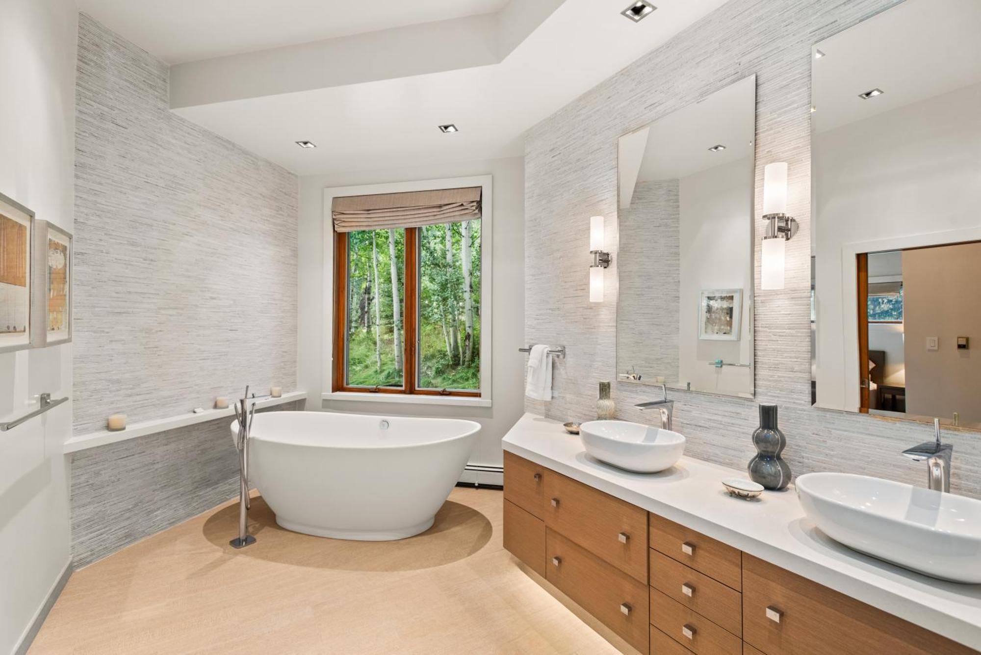 Newly Remodeled Ski-in Out Snowmass View Townhome By The Woodrun V *