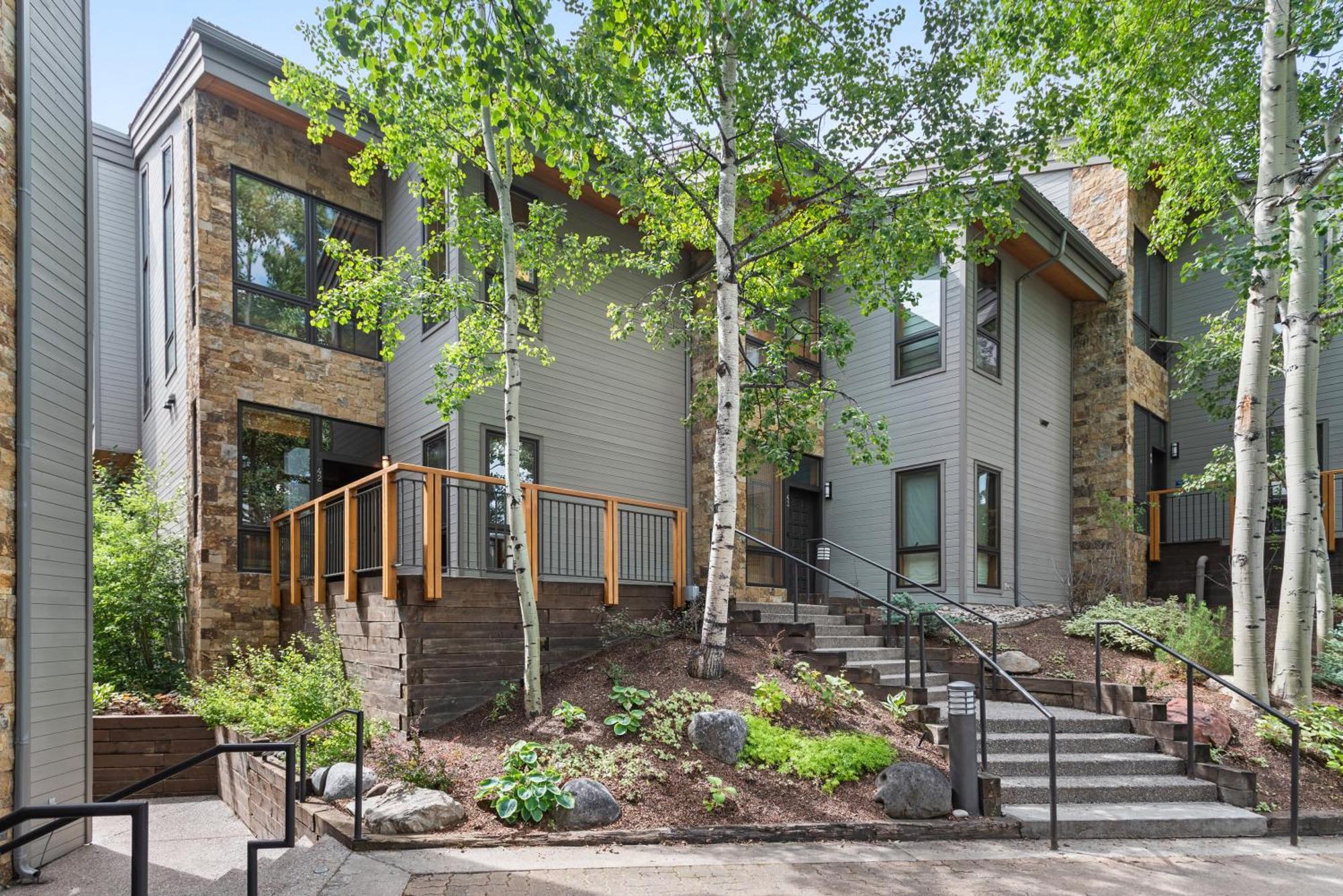 Newly Remodeled Ski-in Out Snowmass View Townhome By The Woodrun V