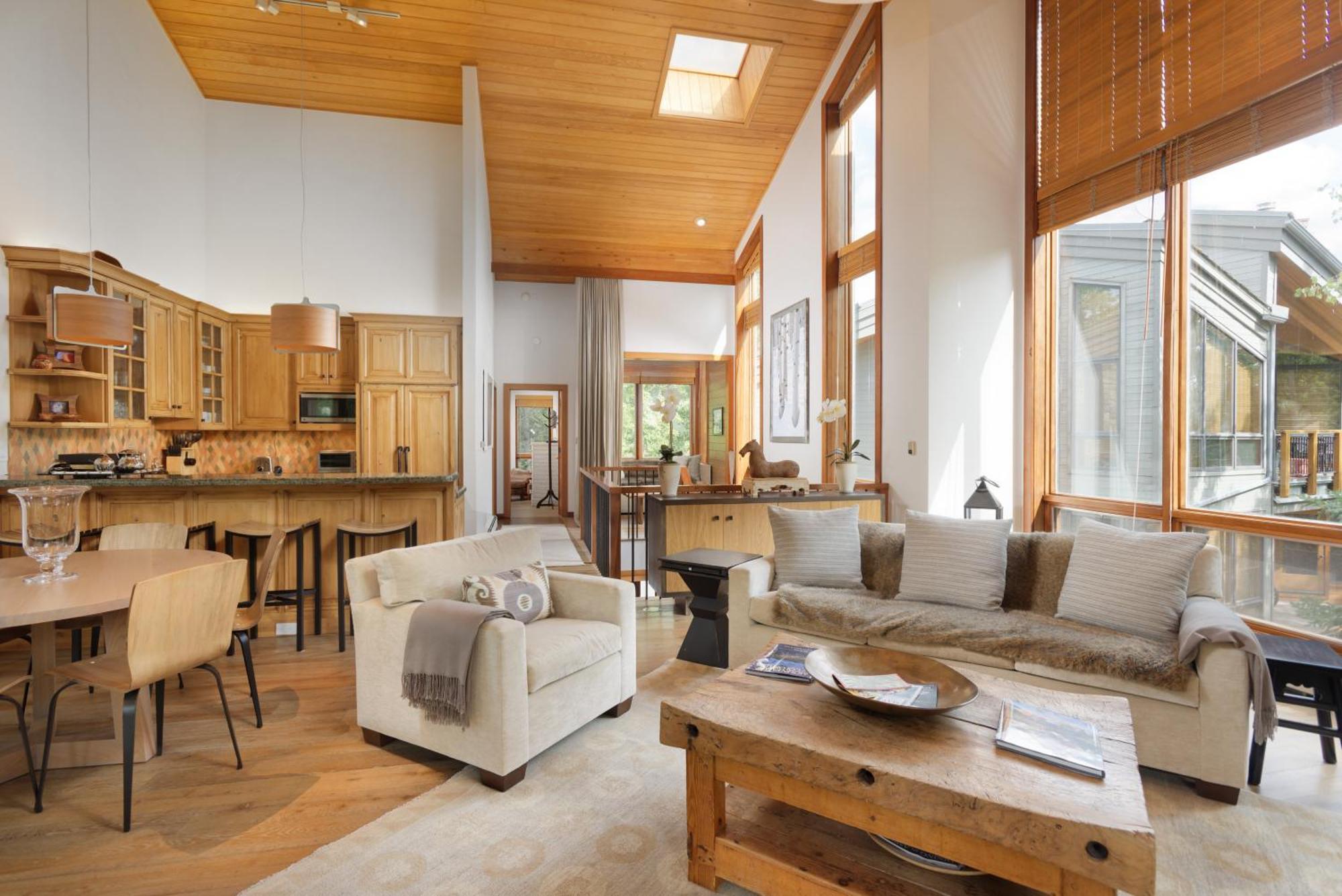 Newly Remodeled Ski-in Out Snowmass View Townhome By The Woodrun V *