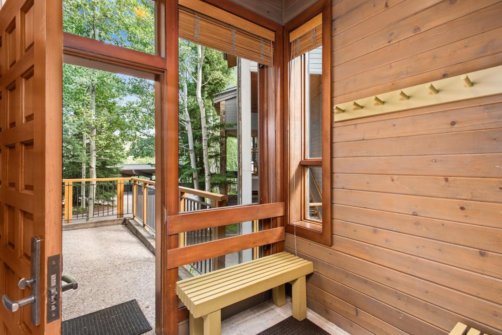 Newly Remodeled Ski-in Out Snowmass View Townhome By The Woodrun V