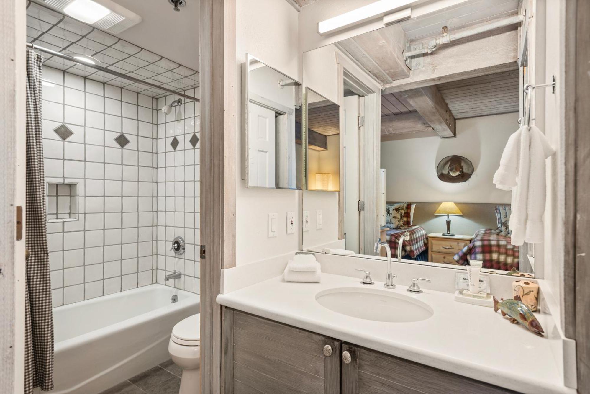 Holiday home Enclave 211, Two Bedroom In Snowmass Ski-in Ski-out With Shared Pool, Hot Tub, Gym, Wifi