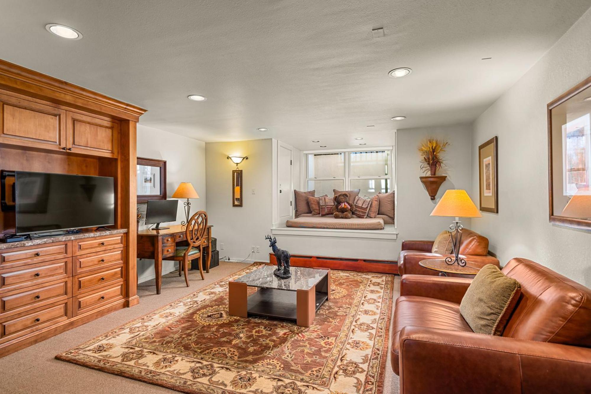 Ski-in Ski-out Townhome Near Adam's Ave Access By The Woodrun V *