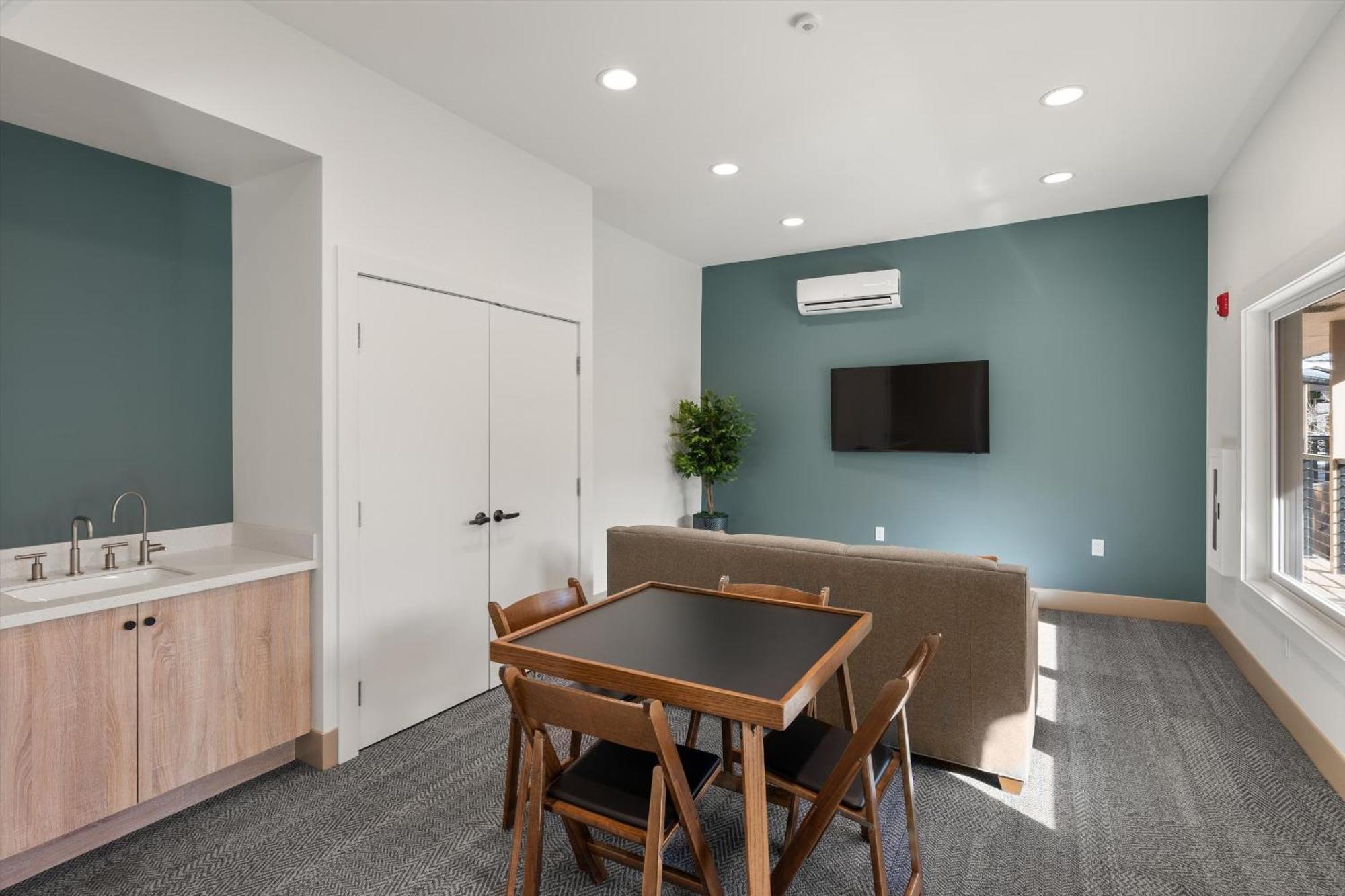 Upper Woodbridge 29c Apartment *