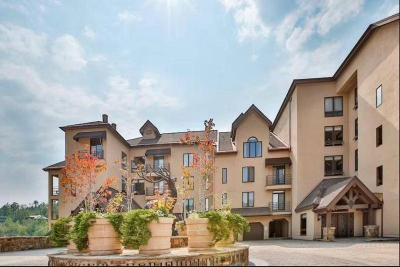 Ski-in, Ski-out Spacious In A Perfect Locale, Next To Gondola And Close To *