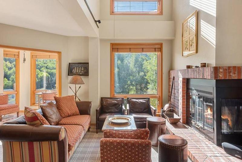 Ski-in, Ski-out Spacious In A Perfect Locale, Next To Gondola And Close To