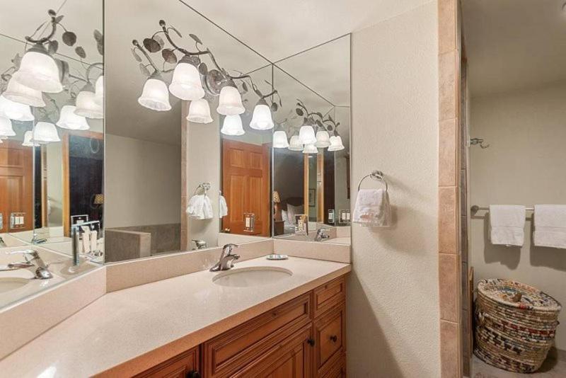 Apartment Ski-in, Ski-out Spacious In A Perfect Locale, Next To Gondola And Close To