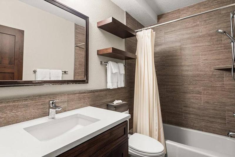Spacious In, Out 3 Bedroom Vacation Next To The Gondola Featuring Slopeside Heated Outdoor Pool And Hot Tub Apartment Snowmass Village
