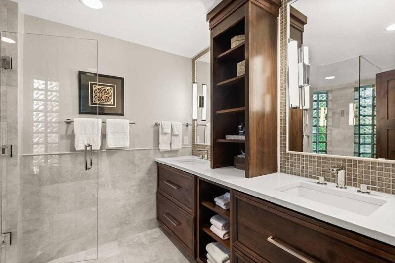 Spacious In, Out 3 Bedroom Vacation Next To The Gondola Featuring Slopeside Heated Outdoor Pool And Hot Tub * Snowmass Village