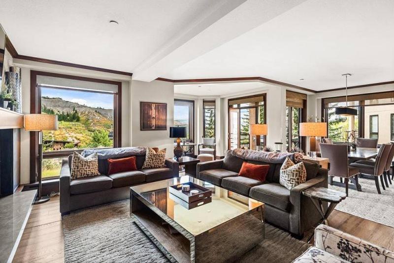 Apartment Spacious In, Out 3 Bedroom Vacation Next To The Gondola Featuring Slopeside Heated Outdoor Pool And Hot Tub *